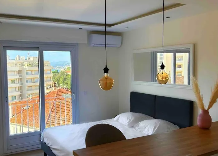 Studio Renove Au Suquet A Cannes