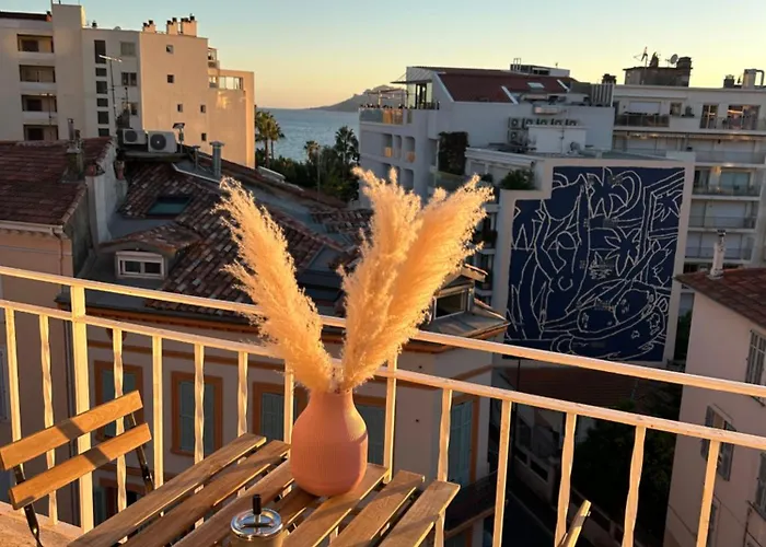 Studio Renove Au Suquet A Cannes
